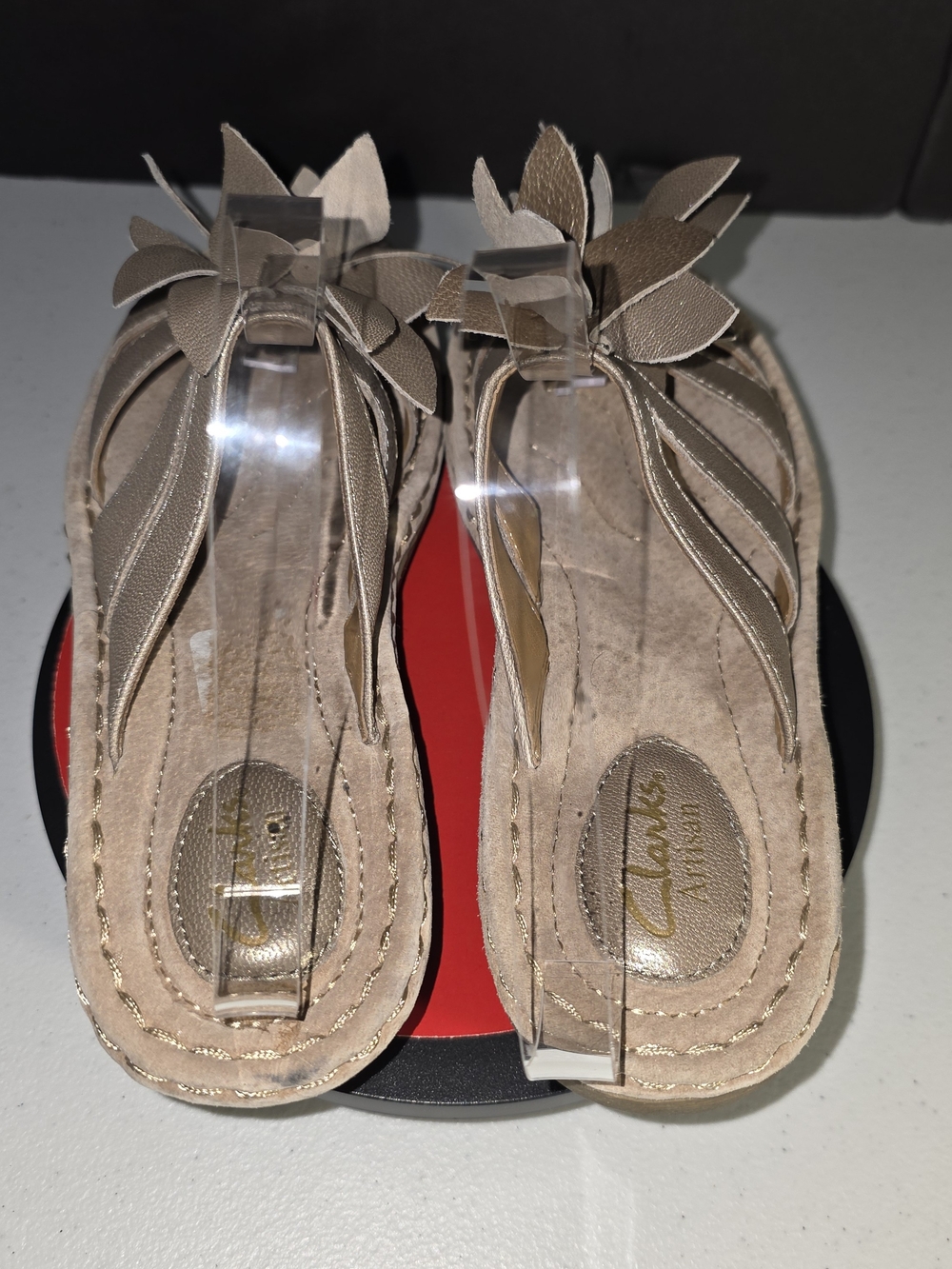 Clarks Artisan Amaya Lily Platinum Floral Strap Wedge Sandals Sz 8 - Picture 11 of 13